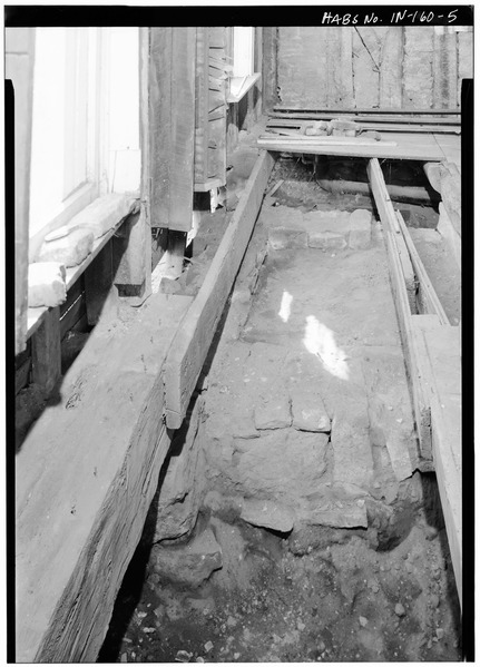 File:INTERIOR, VIEW OF SILL AND JOIST CONSTRUCTION - Brouillette House, 509 North First Street, Vincennes, Knox County, IN HABS IND,42-VINC,3-5.tif