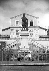 Monument à Georges Simonet (1893), place Denave à Tarare.