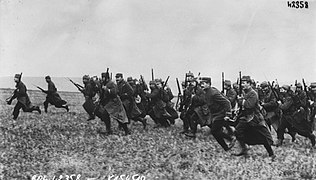Infanterie française chargeant à la baïonnette (1914).