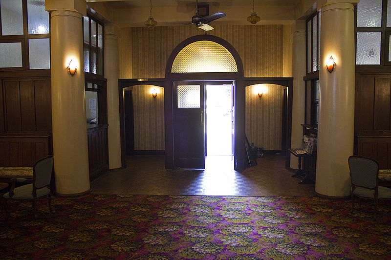 File:Interior of the Historic Hydro Motor Inn (5).jpg