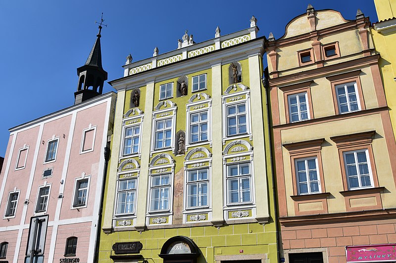 File:Jindrichuv Hradec, market square (5) (26345511296).jpg