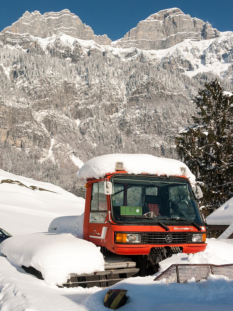 Die Kässbohrer Geländefahrzeug AG  800px-K%C3%A4ssbohrer_PistenBully_bei_Walenstadt_SG_20071117