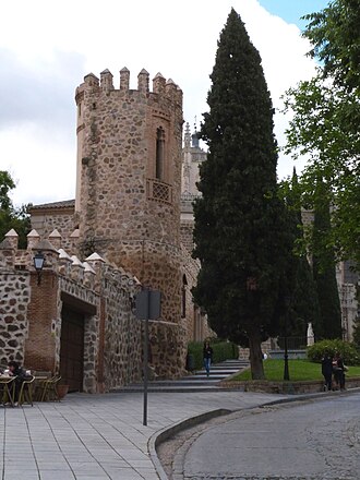 Visigothic enclosure of the city walls, with Muslim additions KM16ToledoM1.jpg