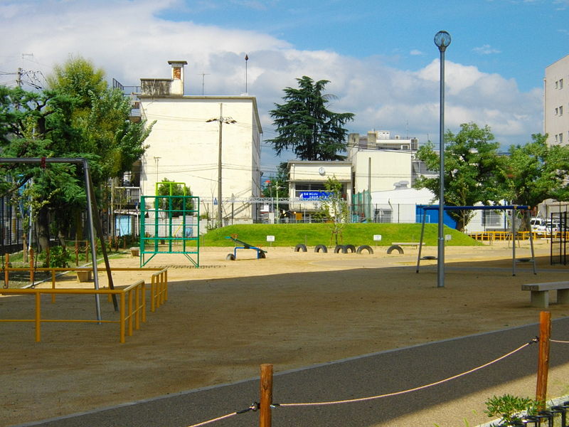 File:Kanjinbashi Park and Kyoto Korean 1st Elementary School.JPG