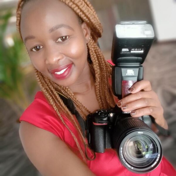 File:Kenyan female photographer.jpg