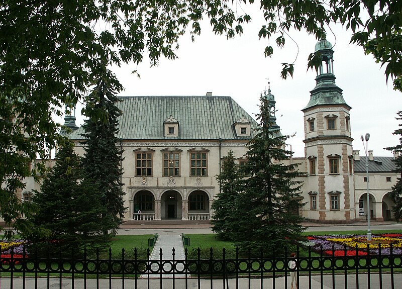 File:Kielce palace 2.jpg