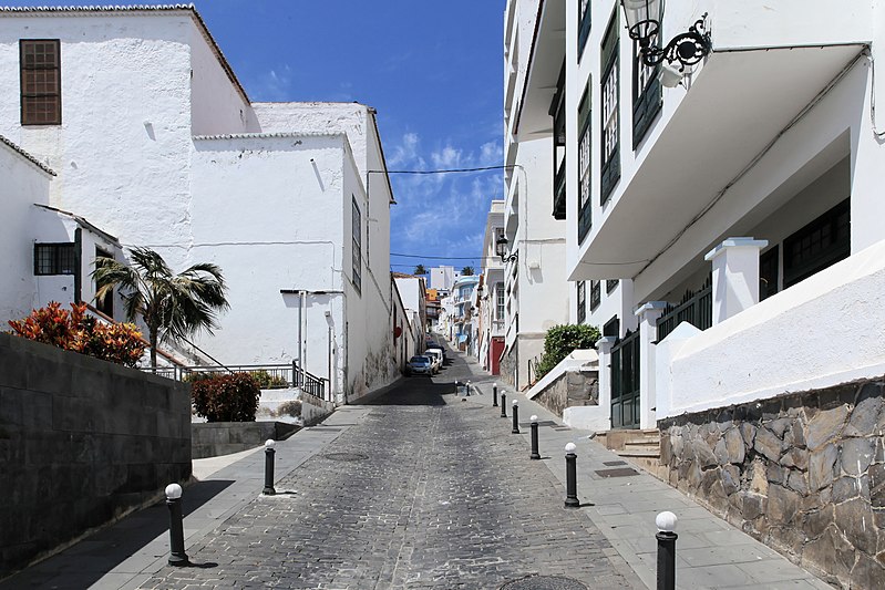 File:La Palma - Santa Cruz - Calle Fernández Ferraz 01 ies.jpg