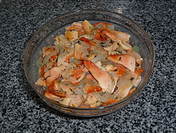 Laetiporus sulphureus prepared dish, with onions Laetiporus sulphureus dish 2010 G1.jpg