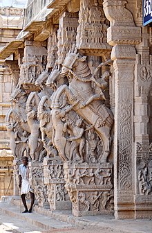 Sesharayar mandapam artwork Le temple de Srirangam (Tiruchirapalli, Inde) (13887774522).jpg