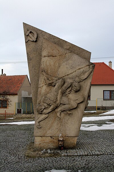 File:Left part of Memorial of murdered victims of Babice Case in Babice, Třebíč District.jpg