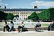 File:Les Parisiens profitent du beau temps au Jardin du Palais-Royal.jpg (Quelle: Wikimedia)