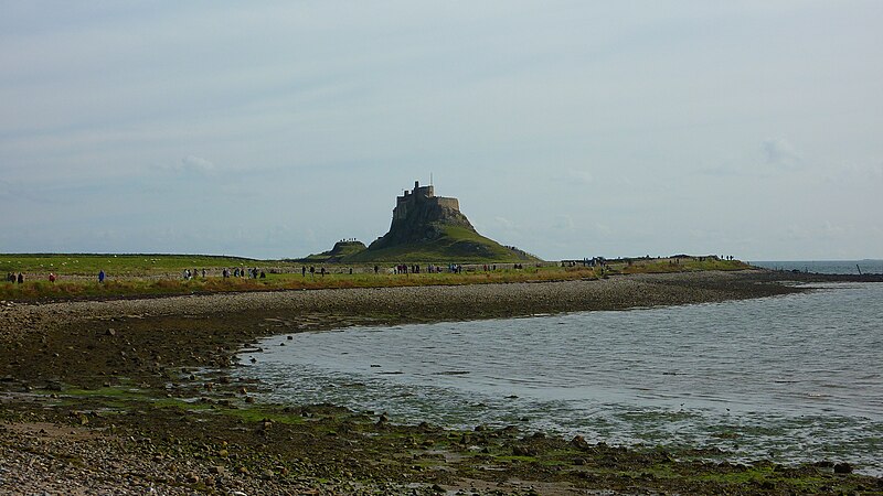 File:Lindisfarne Castle - geograph.org.uk - 3166744.jpg