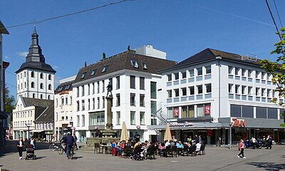 Fountain St Bernhard - Lange Strasse - Protestant Jakobi Church, from south