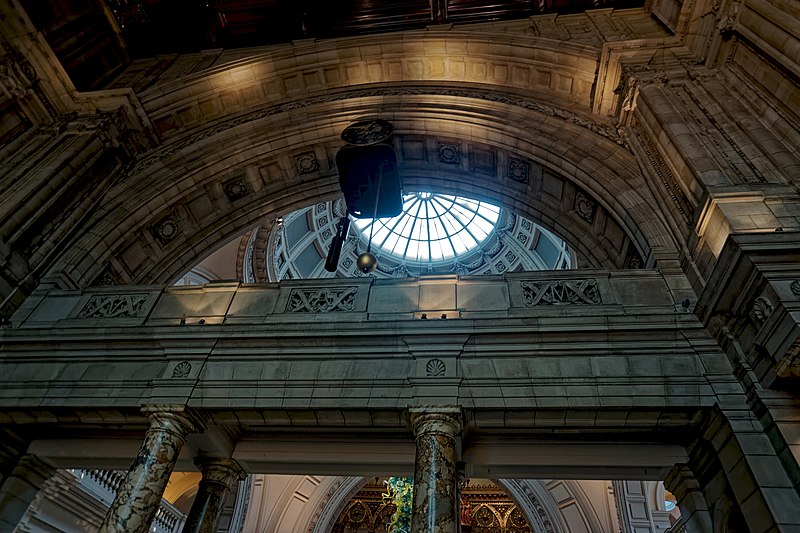 File:London - Cromwell Gardens - Victoria & Albert Museum 1909 Aston Webb - Entrance Hall - View North & Up.jpg