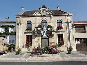 Lucey (Meurthe-et-M.) mairie et monument aux morts.JPG