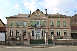 The town hall in Izenave