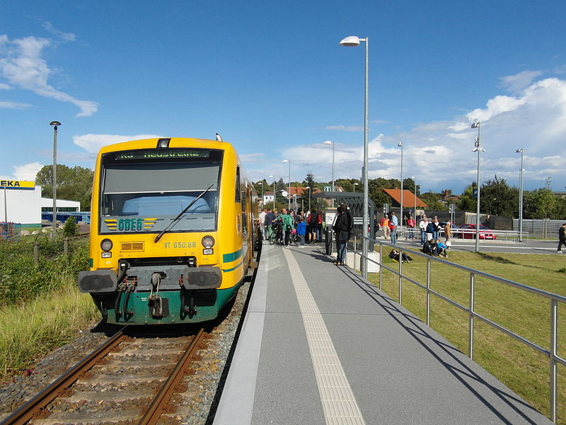 File:Malchow - Bahnhof (14844367410).jpg