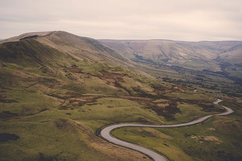 File:Mam Tor, Hope Valley, United Kingdom.jpg