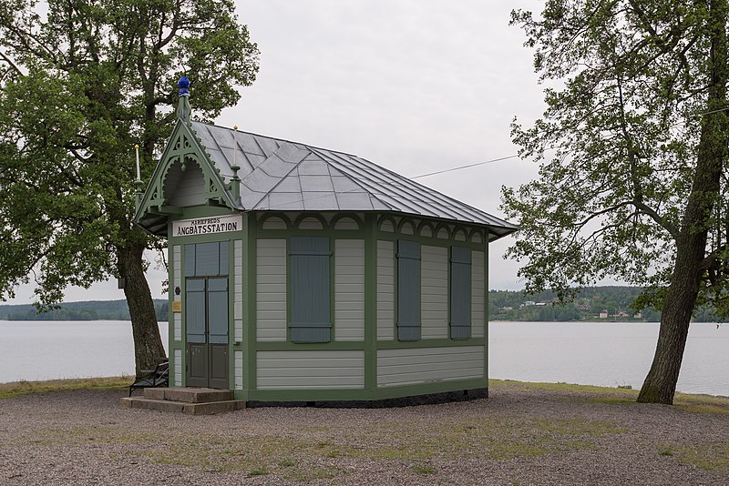 File:Mariefreds ångsbåtstation May 2017 04.jpg