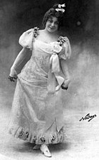 Mariette Sully dans Les P'tites Michu d'André Messager au Théâtre des Folies-Dramatiques en 1900