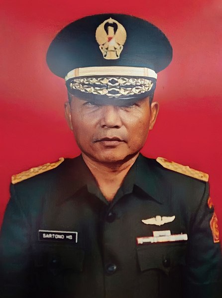 File:Mayjend Sartono Hadisumarto.jpg