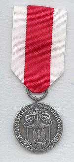 Медаль Za zasługi dla obronności kraju-aw.jpg 