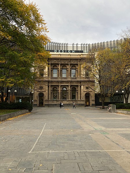 450px-Melbourne_School_of_Design_facade,_University_of_Melbourne,_2018.jpg (450×600)