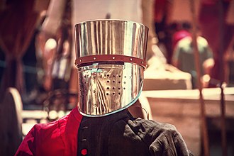 Modern replica enclosed helmet Mercado Medieval (9058951294).jpg