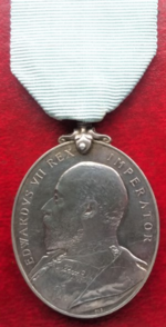 Milisi Long Service Medal, bagian muka.png