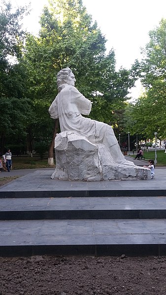 File:Monument of Martiros Saryan 21.jpg