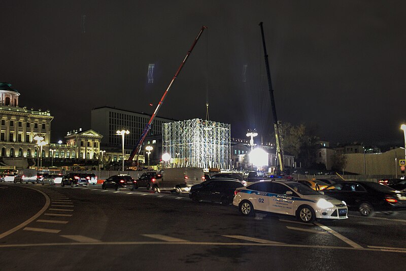 File:Moscow, Borovitskaya Square, construction of St.Vladimir monument (30924008574).jpg