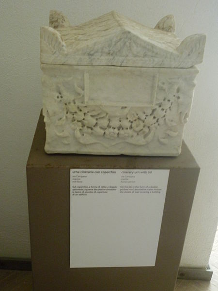 File:Museo archeologico dei Campi Flegrei 90.JPG