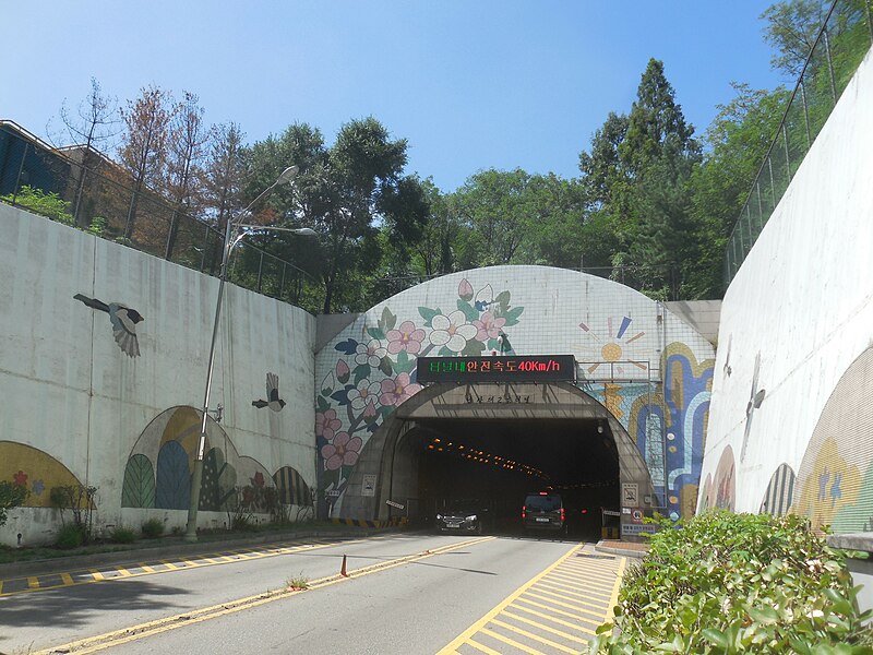 File:Namsan 2nd Tunnel North Gate.jpg