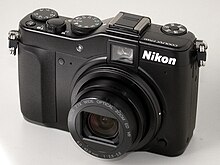 Descrição da imagem Nikon P7000.jpg.