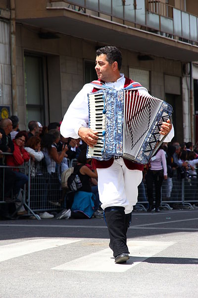 File:Olbia - Costume tradizionale (06).JPG