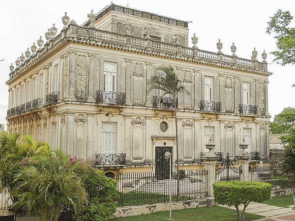 One of Merida's twin mansions, known as the Cámara Houses or "Las Casas Gemelas"