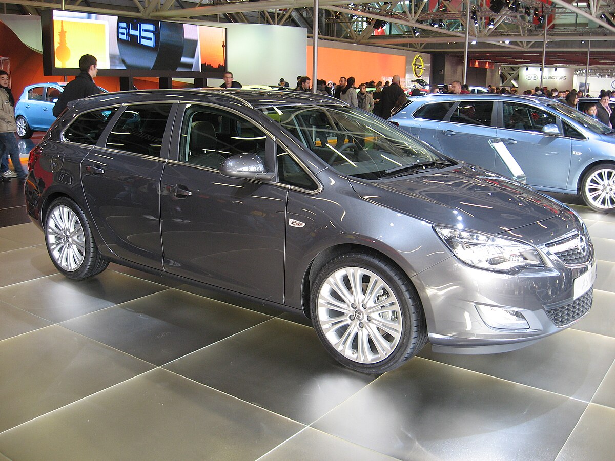 File:Opel-Astra-J-Sports-Tourer Front-view.JPG - Wikimedia Commons