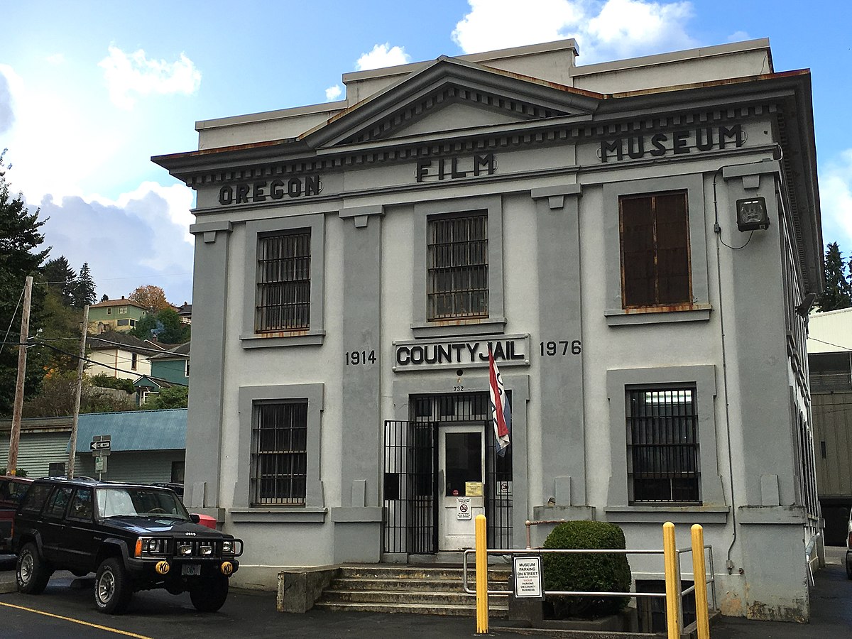 Washington Square Cinemas in Tigard, OR - Cinema Treasures