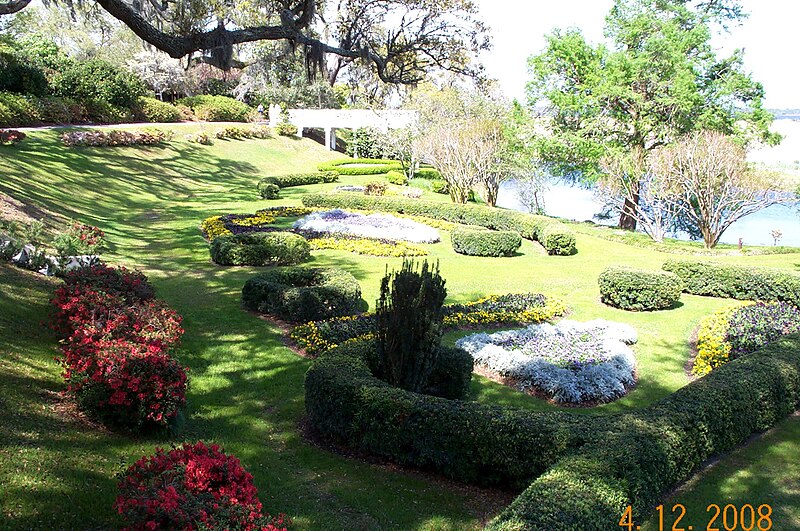 File:Orton Plantation Gardens-2.jpg