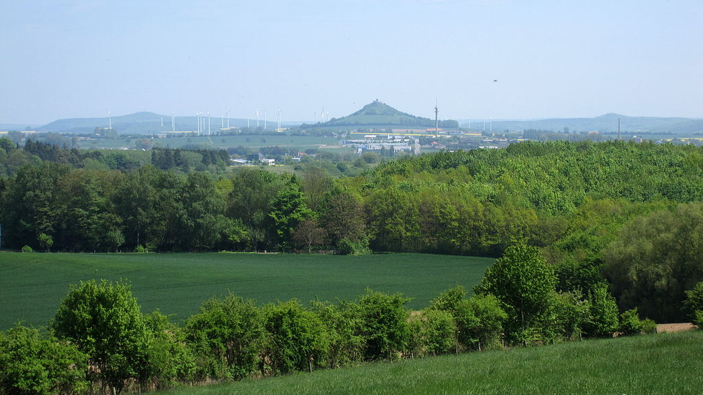 Die Schlacht bei Warburg 1024px-Ostblick_vom_Heinberg_Richtung_Desenberg