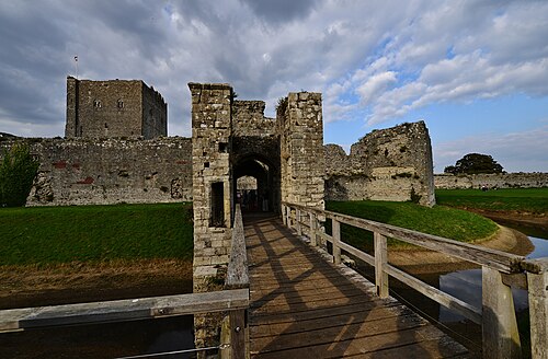 PORTCHESTER CASTLE VIEW.JPG