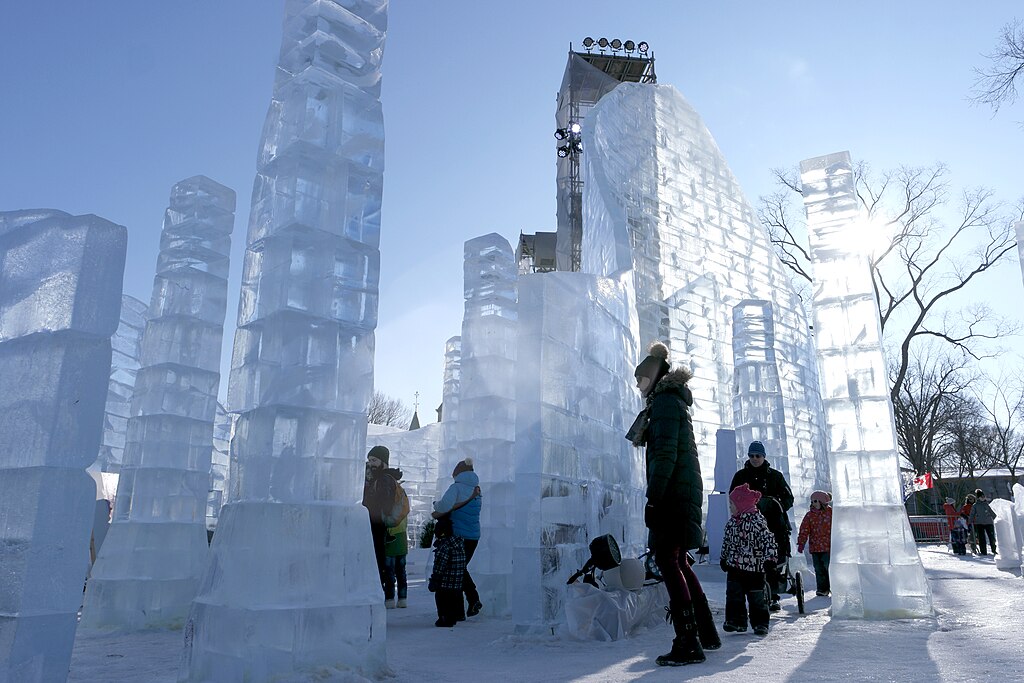 Le chateau de glace du Bonhomme au carnaval de Quebec