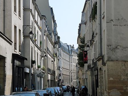 Paris rue des blanc manteaux