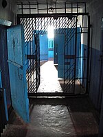 Korytarz w wewnętrznym karcerze dla więźniów politycznych