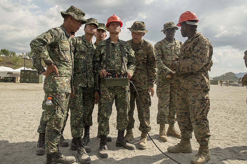 File:Philippine, U.S. Marines develop logistical prowess 150423-M-PU373-014.jpg