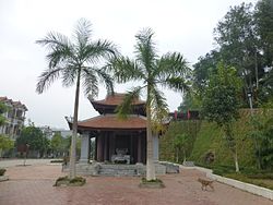 Ein Denkmal in Phố Lu