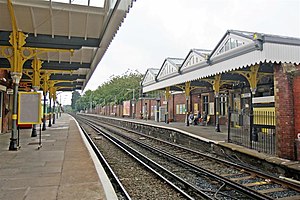 Toldos de la plataforma, estación de tren Birkdale (geografía 2993010) .jpg