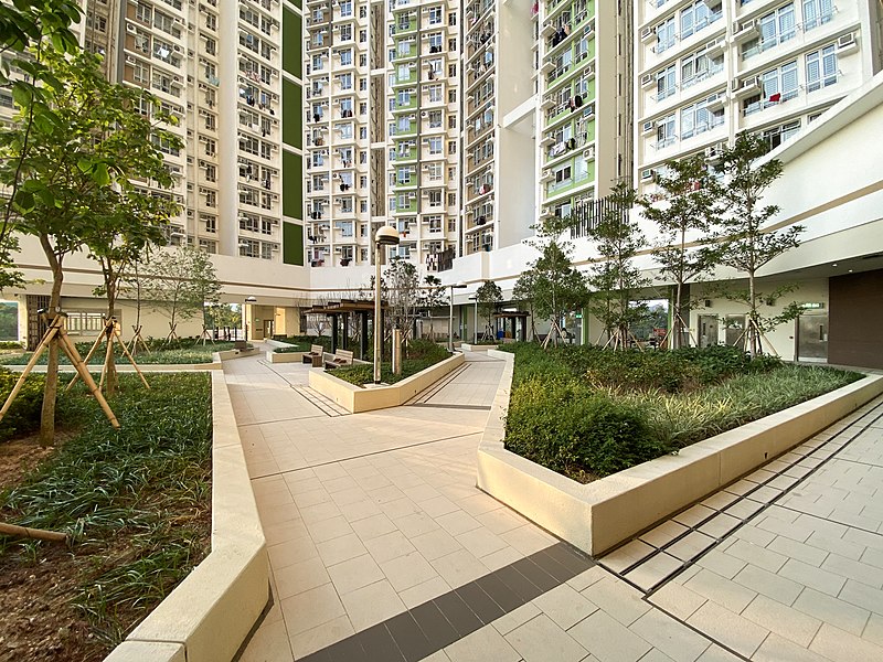 File:Po Shek Wu Estate Podium Garden view3 202004.jpg