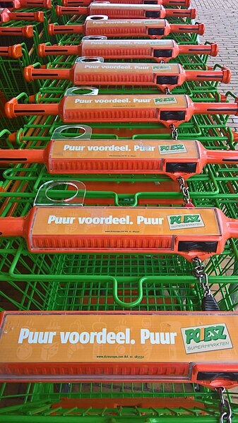 File:Poiesz shopping carts (2017).jpg