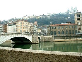 Vieux Lyon'a giden Bonaparte köprüsü